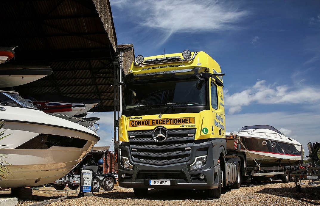 Actros boat carrier