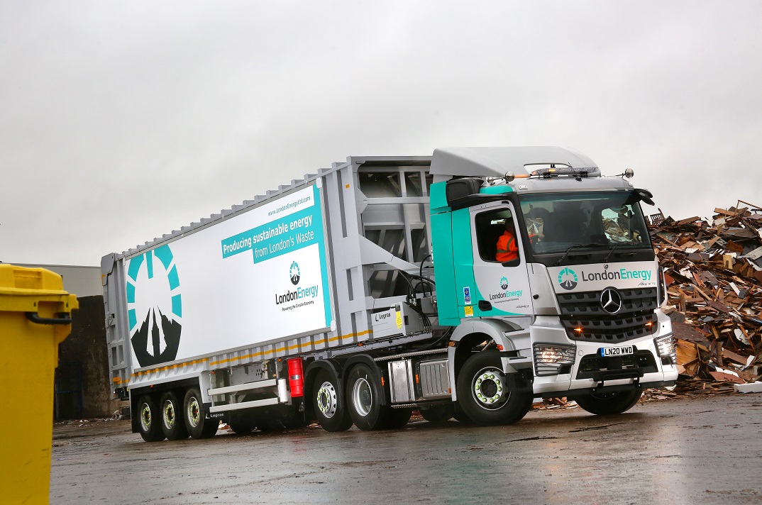 Mercedes Arocs tractor unit and Legras Walking floor trailer