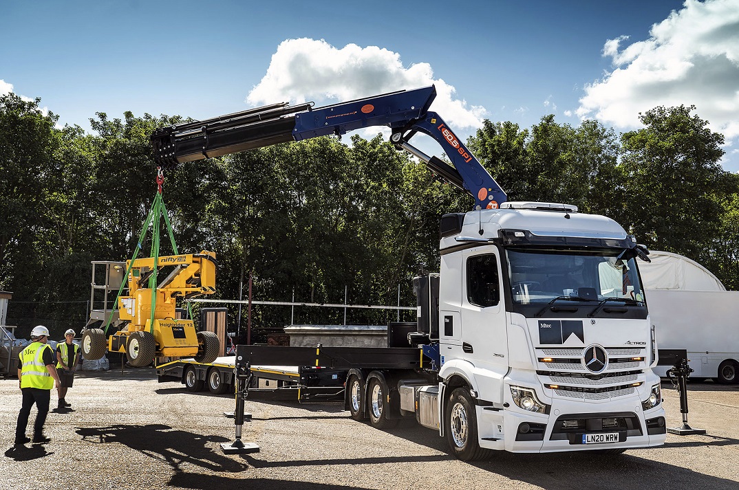 Mercedes Actros with crane and drawbar trailer 80 tonnes at work