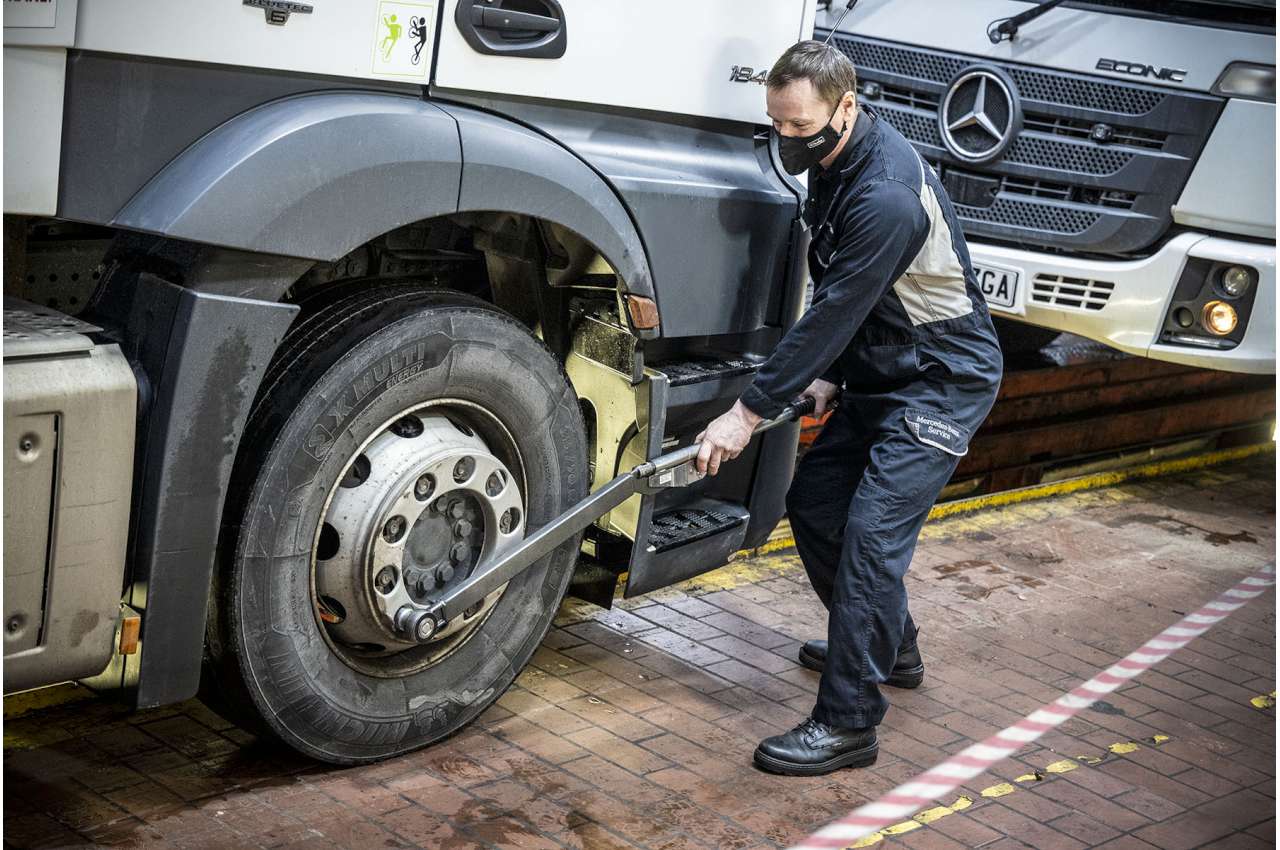 Mercedes Truck Servicing