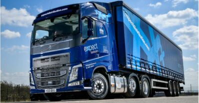 Volvo FH500 in blue with trailer