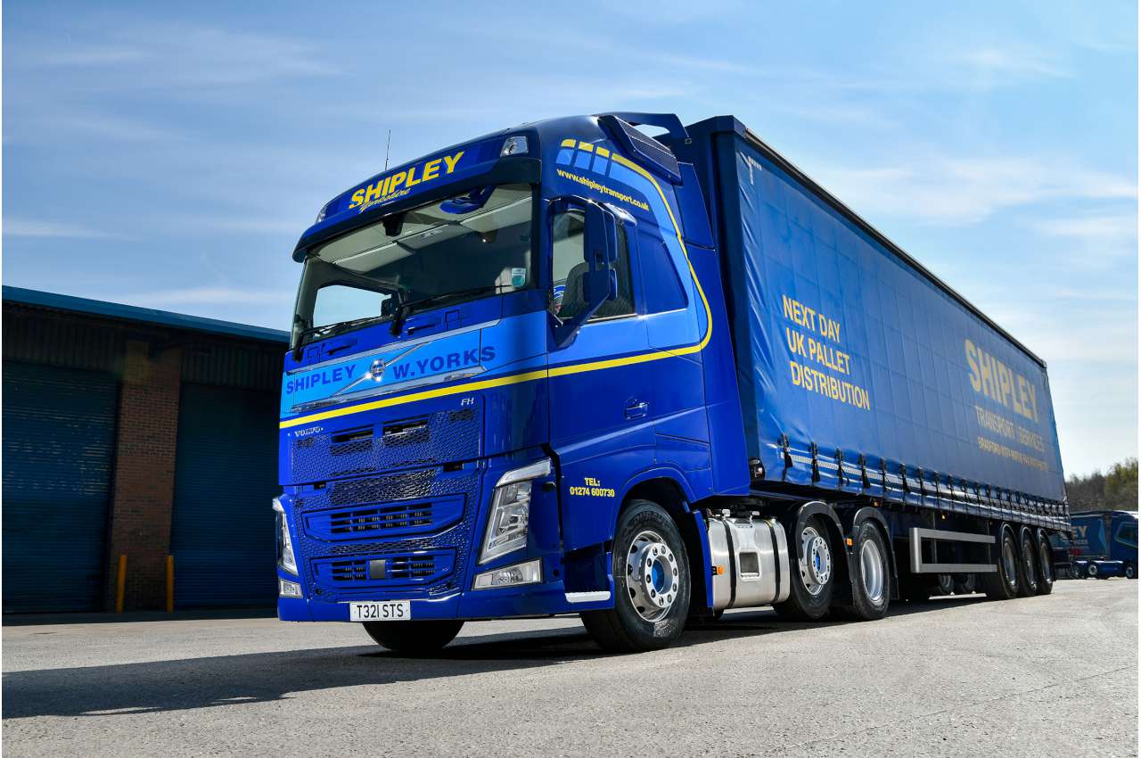 Volvo FH460 in blue