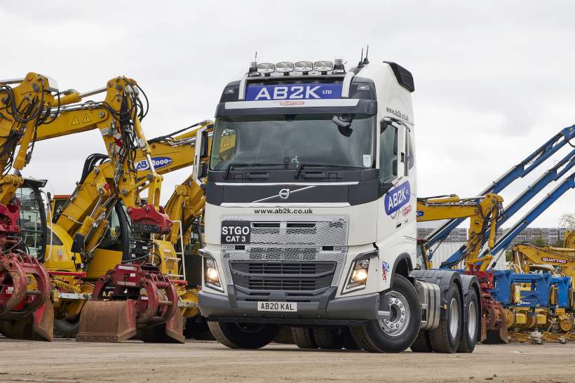 Volvo FH16.750 with Construction equipment