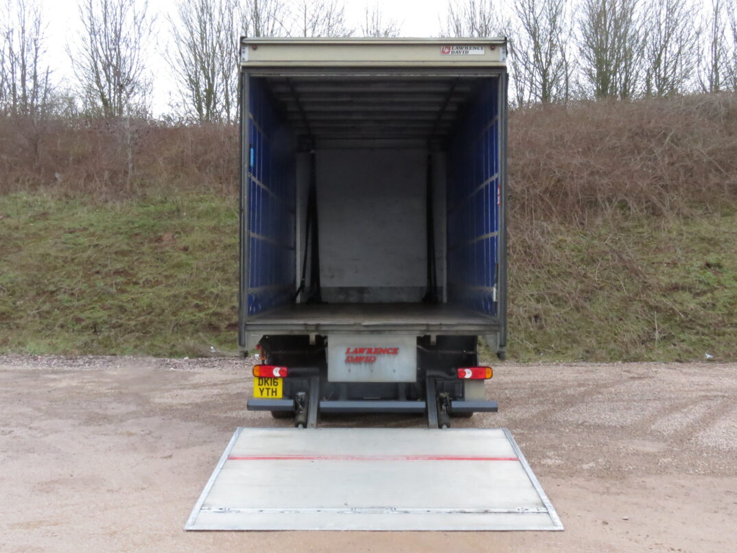 Cantilever tail lift fully deployed