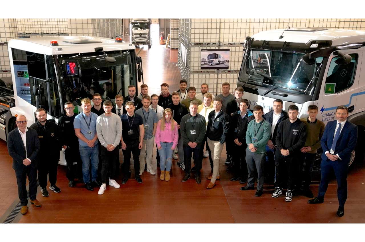 Mercedes Trucks Technicians graduate