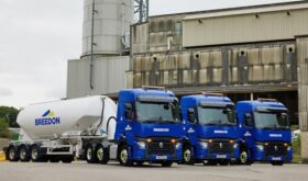Renault T520 Tractor Units and bulk Blower cement trailers