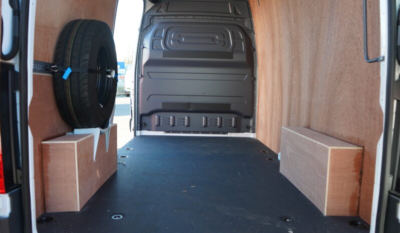 Mercedes-Benz eSprinter Progressive Under 3.5 Tonne Van SF22YYL full