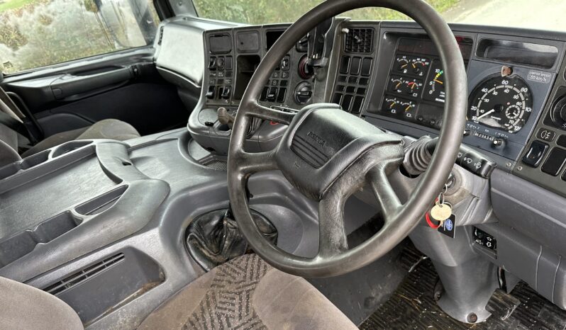 2004 Scania 4 Series 94 230 4×2 Flatbed Sleeper Cab full
