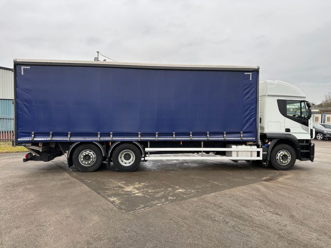 2019 19 Iveco Stralis AT260S31Y/P 26T – TW SLEEPER – 29′ Curtain  Curtain Side Ref No: SR19 GKA full