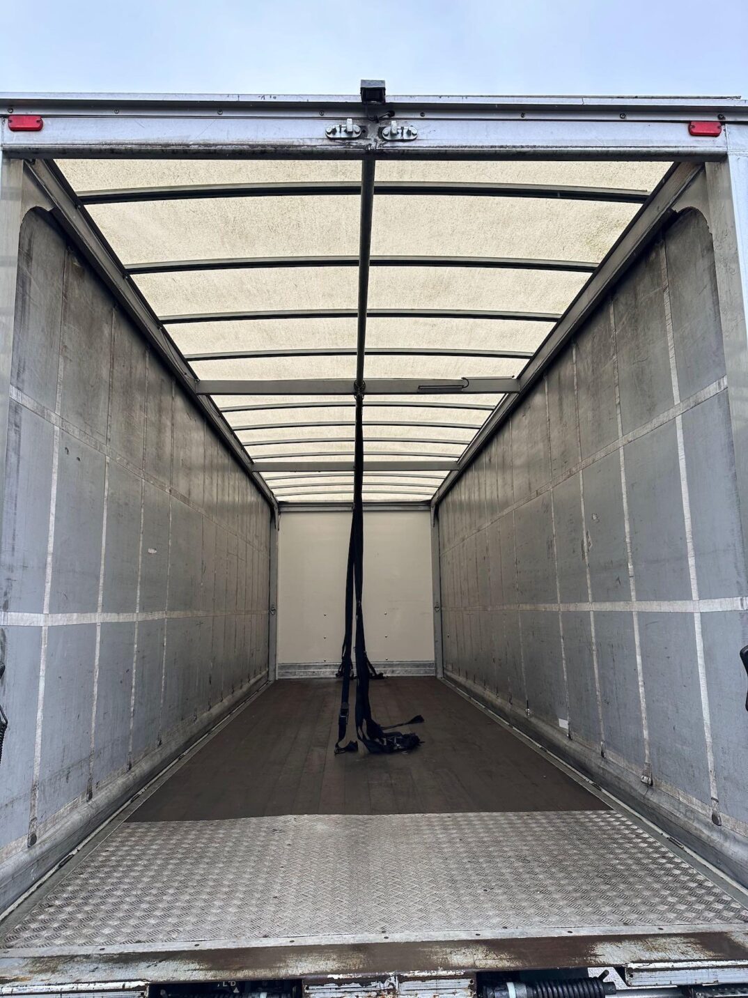 2018 18 Iveco Eurocargo 180E25S 18T – 28′ Curtain & Tail  Curtain Side Ref No: GK18 EOE full