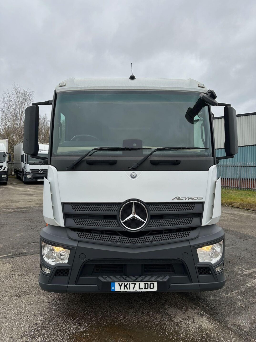 2017 17 Mercedes-Benz Actros 2527 CLASSICSPACE 28′ SLEEPER CURTAIN  Dropside full