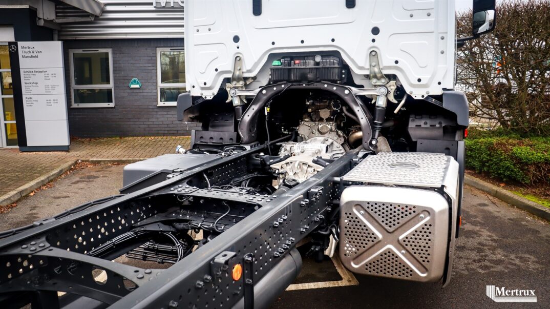 Used Mercedes Actros 1824L 18t 4×2 Chassis | 4x Available full