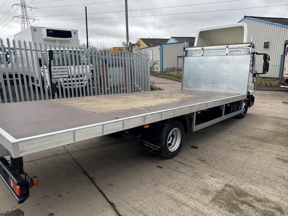 2015 (15) Iveco Eurocargo Flatbed full