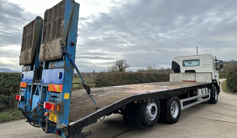 2005 Volvo FM9 260 6×2 Rear Lift Beavertail Flatbed with full