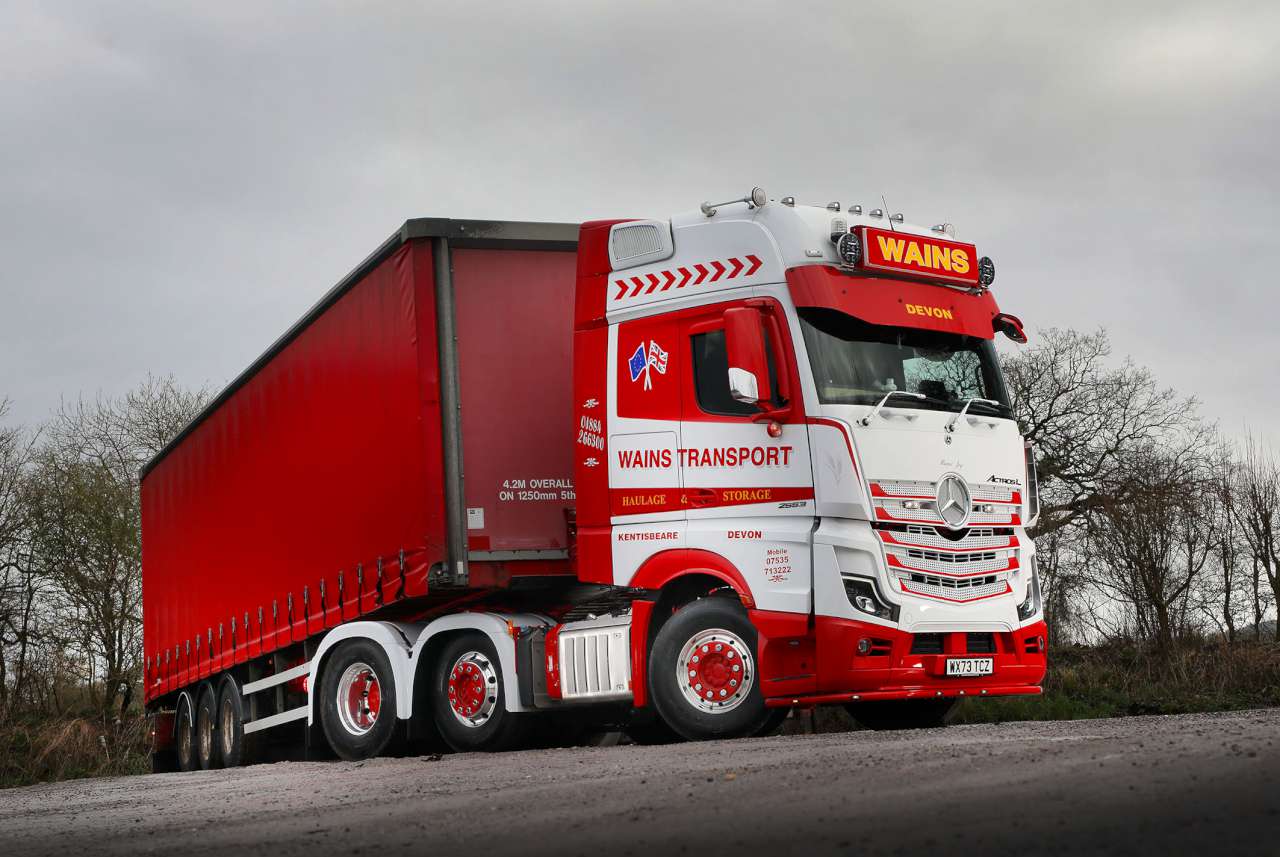 Mercedes Actros L in red with trailer