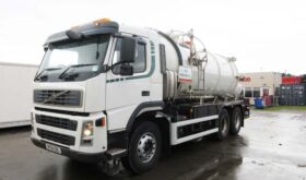 REF 08 – 2006 Volvo Stainless Steel 3000 Gallon vacuum tanker for sale